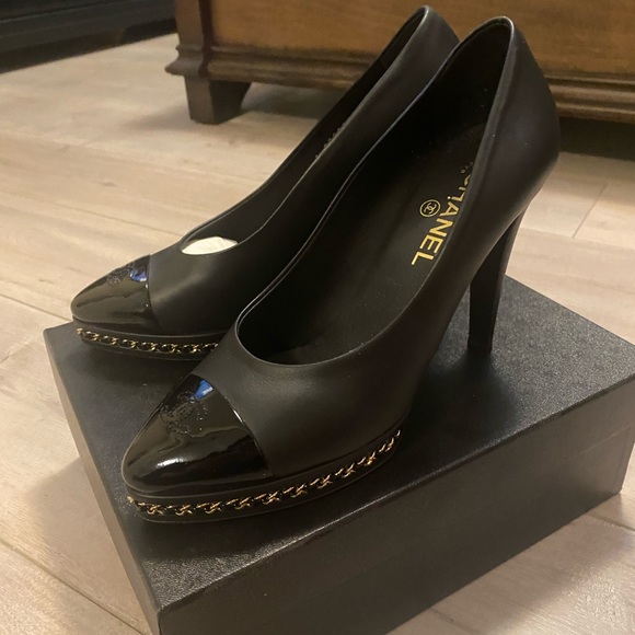 Chanel heels like new - Picture 5 of 10